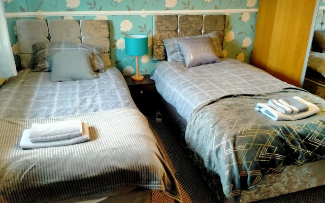 The Nest, an Immaculate 3-bed House in Walsall