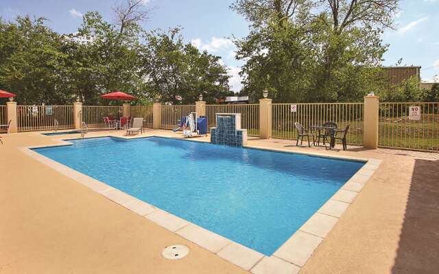 La Quinta Inn & Suites by Wyndham Dallas - Hutchins