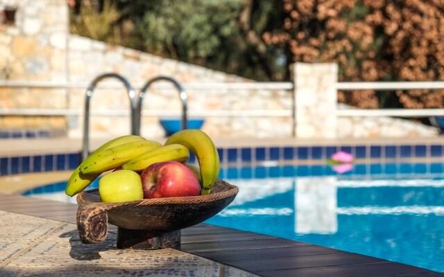 Dream Lux Flat with Great Outdoor Pool & Parking
