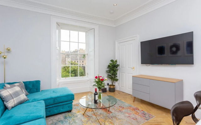 Silver Lining - Luxury New Town Apartment