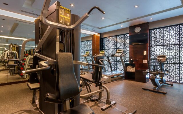 Отель The Robertson House by The Crest Collection