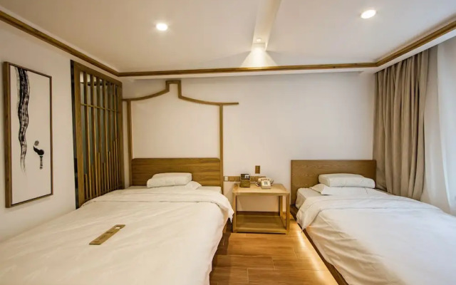 Wuyishan Old Street Hill Lodge