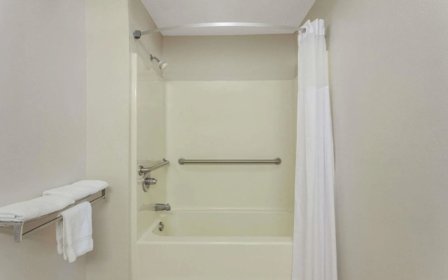 Days Inn by Wyndham Decatur Priceville I-65 Exit 334