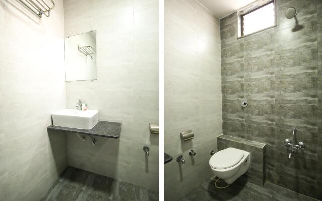 OYO 8864 Hotel Royal City