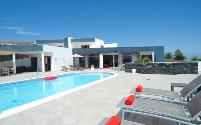Villa Montana baja - A Stunning 7 Bedroom Villa - Perfect For Large Families And Friends