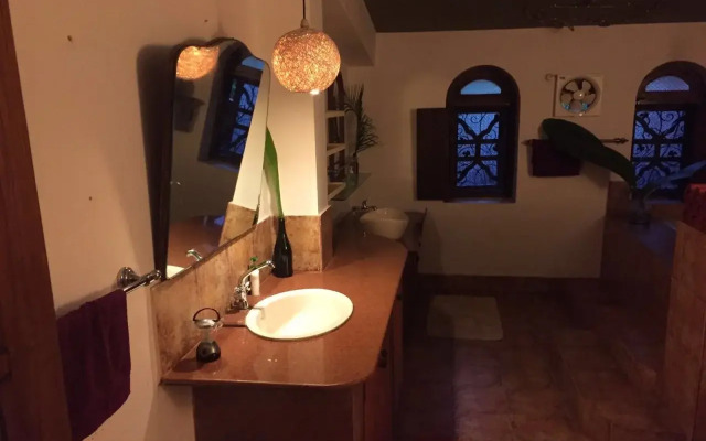 Chikoo House