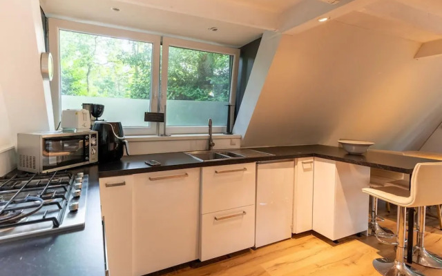 Lanaken Lakeside Cabin Stay