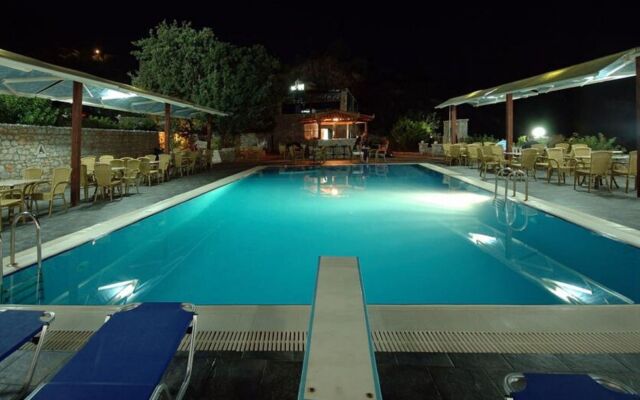 Lalloudes Seaside Accommodation