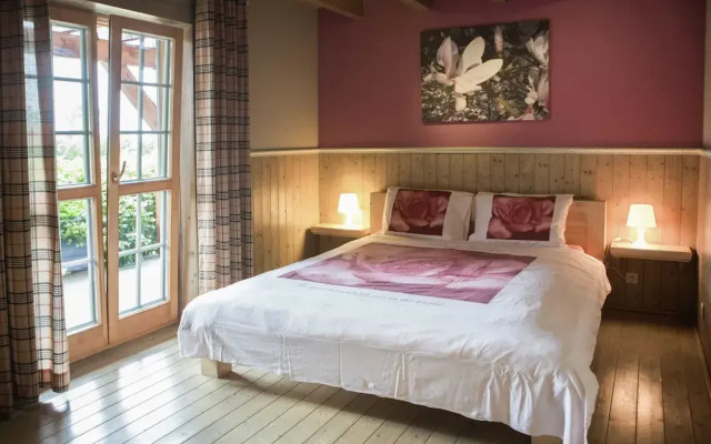 Affluent Chalet in Septon with Whirlpool, Sauna, Hot Tub