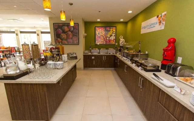 Holiday Inn Express Guadalajara Aeropuerto an IHG Hotel