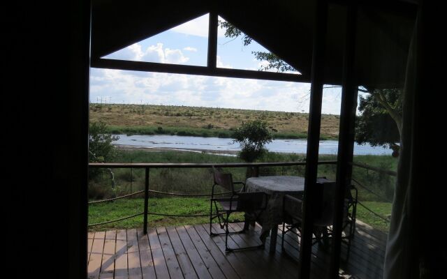 Crocodile Bridge Safari Lodge