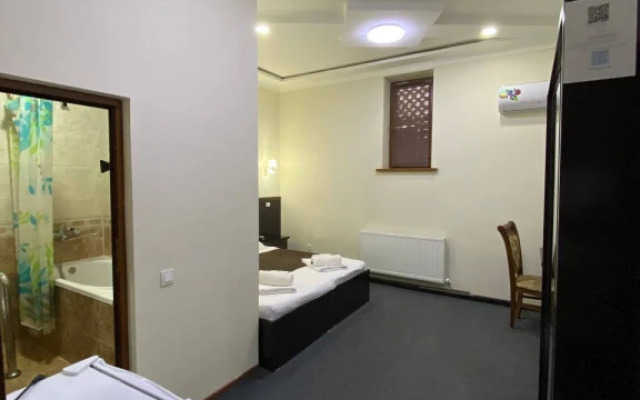 Parvina Hotel