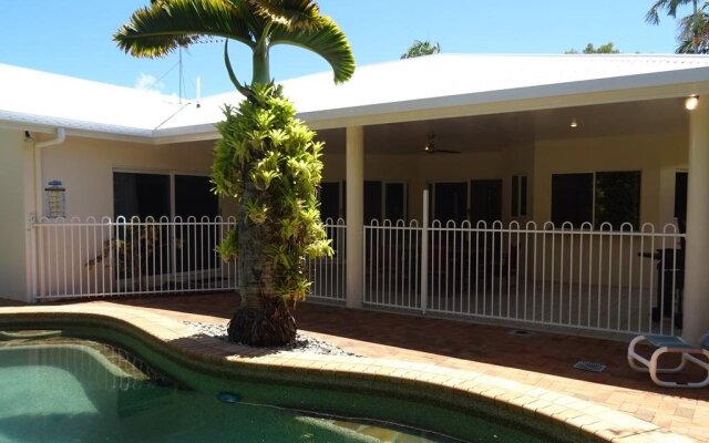 Palm Cove Holiday House