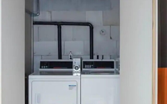 Commercial Homes - Private rooms w Shared bath downtown SFO