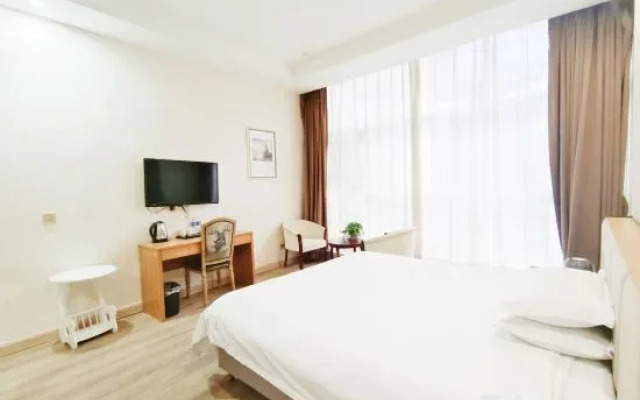 Hangzhou Qingcheng Hotel (Linping Yintai Subway Station)