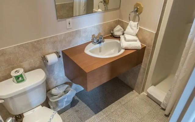 Falcon Motel Brossard