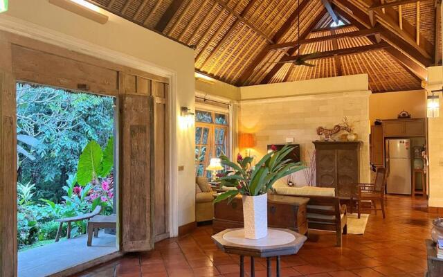 Desa Kerasan 5 -Luxury 2BRV 15 mins to Ubud