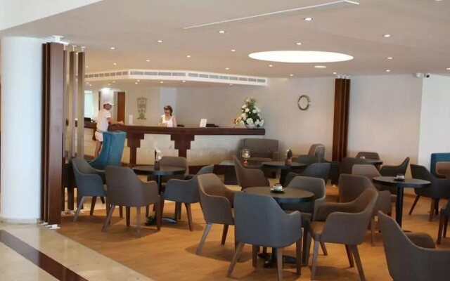 Queen's Bay Hotel