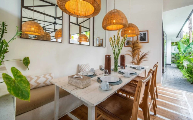 Tropical Design, Private Villa, 3 BR, Umalas