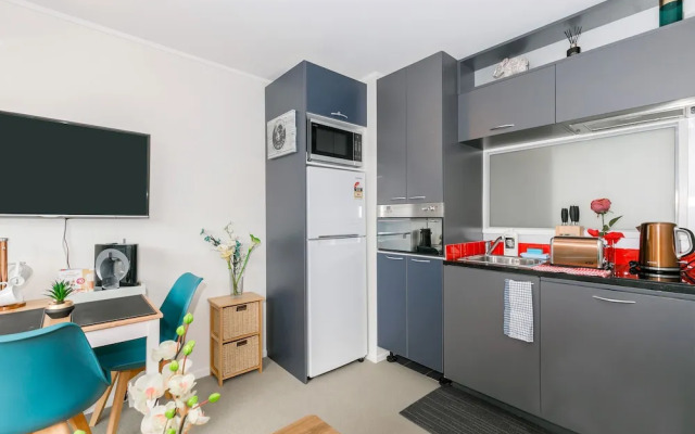 A Comfy Spot Adjacent to Sky Tower 12C