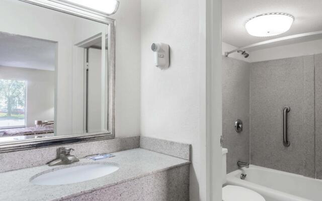 Knights Inn - Fredericksburg