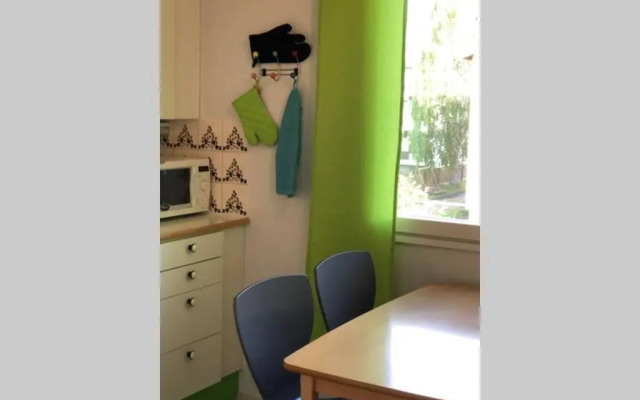 Värikäs puutalokaksio 1-6 hlölle, ilm parkit