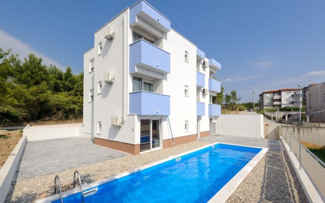 A5 - Spacious apt With the sea View & use of Pool