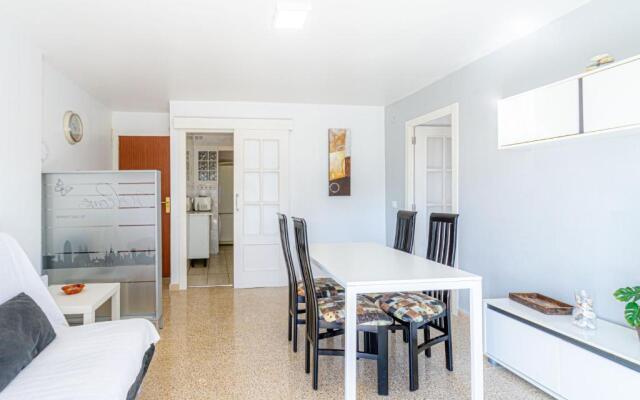 Residencial Costamar next Bcn, 50m beach with swimmingpool