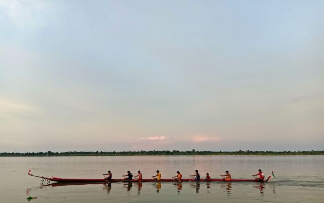 Wangnamkam Riverside Resort