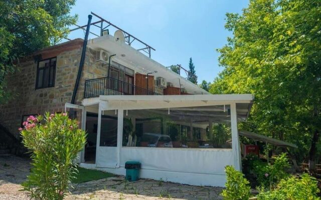 Ozgur Family House