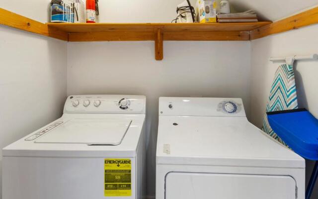 1100 - La Maison De Geezer