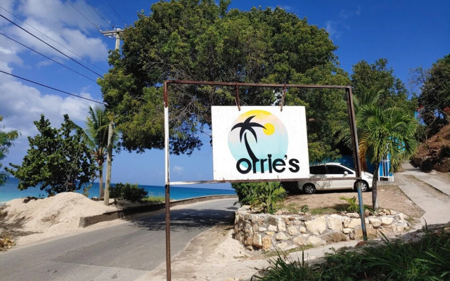 Orrie's Beach Bar Hotel
