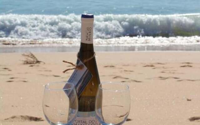 Stunning Olhos do Mar Apt, Albufeira
