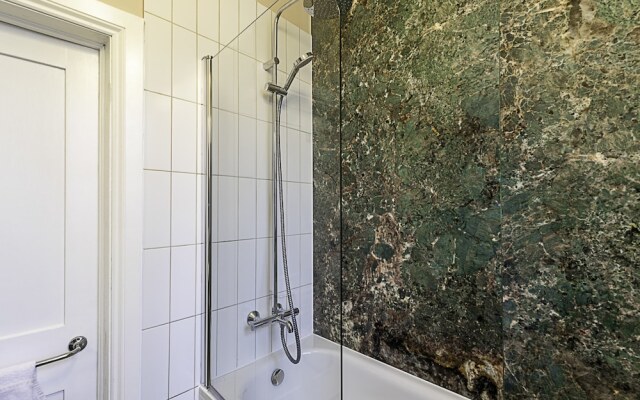 Beautiful Three Bed Abode Near Dollis Hill