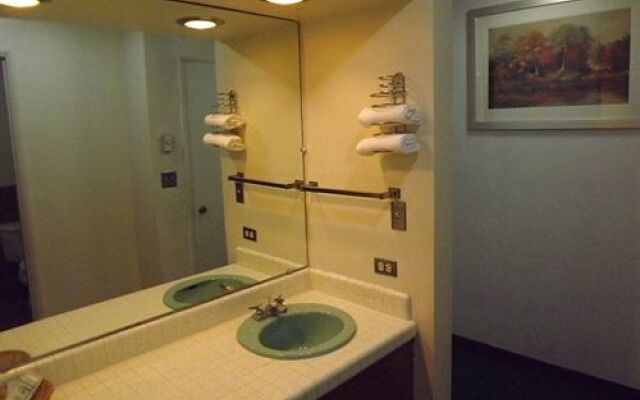 Rodeway Inn & Suites