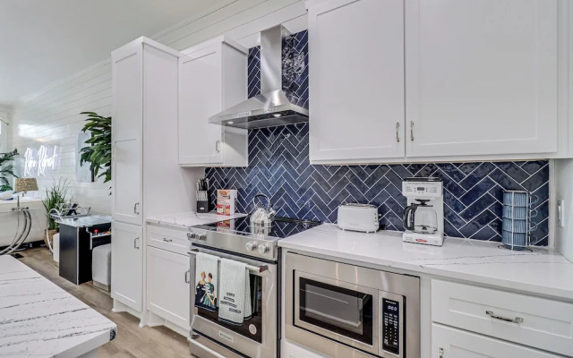 Retro Retreat TC 8102