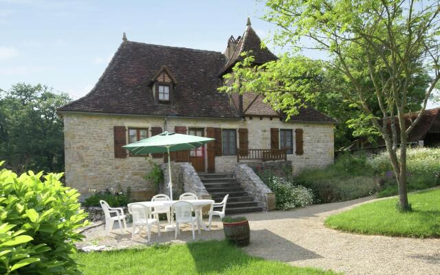Cozy Holiday Home With Garden in Padirac France