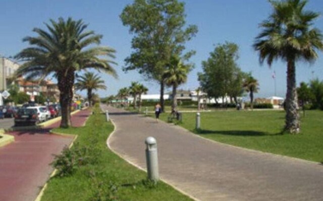 Seafront Apartment for Rent 6 Sleeps Skyscraper