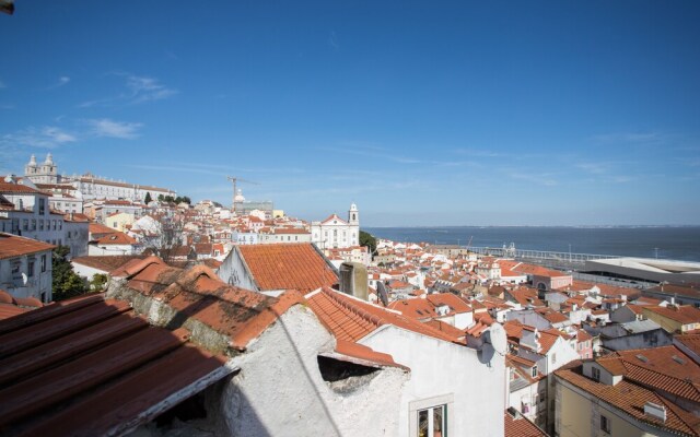 Alfama Loft Studio Loft Apartment w/ River View - by LU Holidays