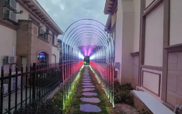 Splendid Xiangjiang Hot Spring Villa