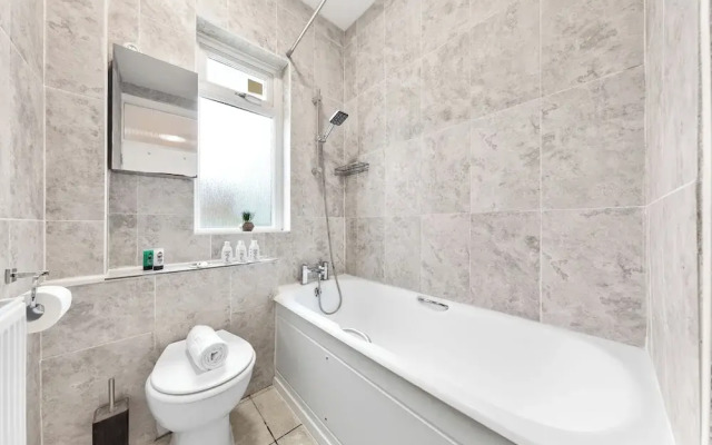 Amazing 3-bed Flat in Golders Green Near Station