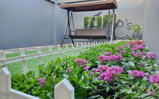 Znap's hostel and Café