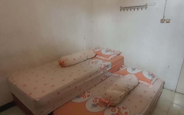 SPOT ON 93681 Qodri Homestay Syariah