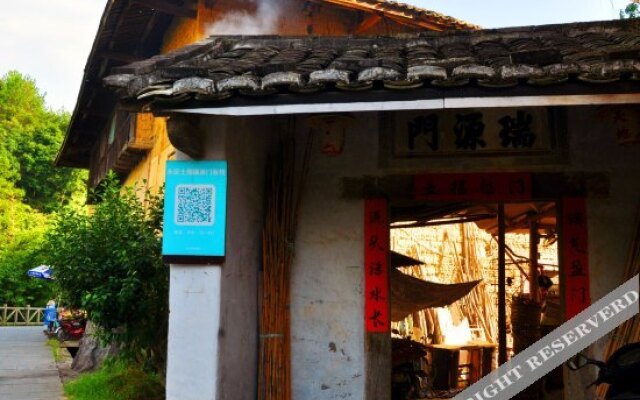 Yongding Tulou Ruiyuanmen Inn