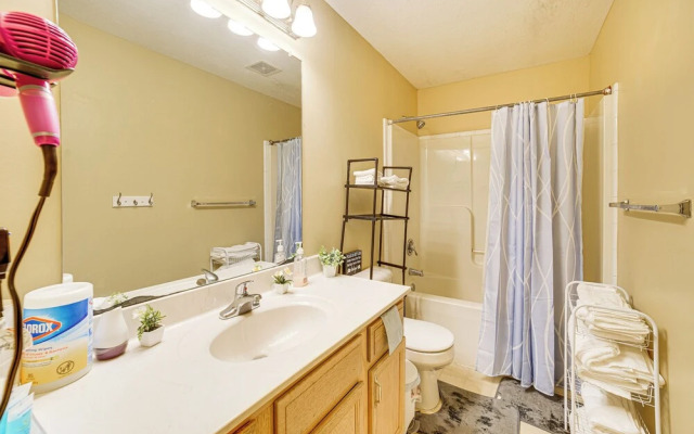 Spacious Champaign Home By University Of Illinois!