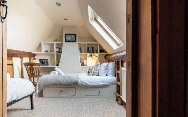 The Threshing Barn-Stunning 5 BD Retreat