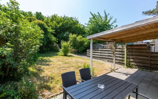 Cozy Holiday Home 3 Minutes From the Beach!
