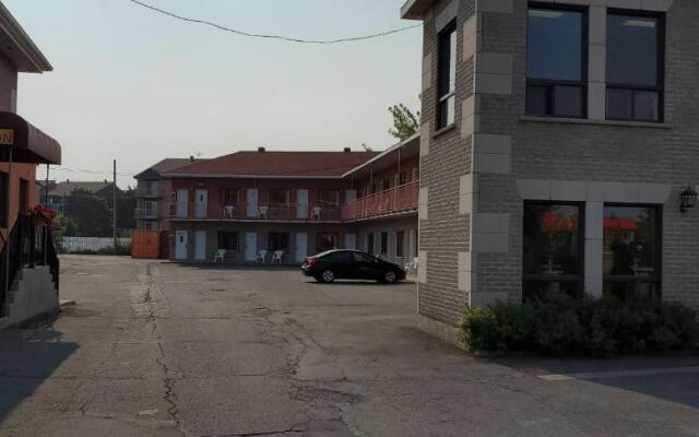 Falcon Motel Brossard