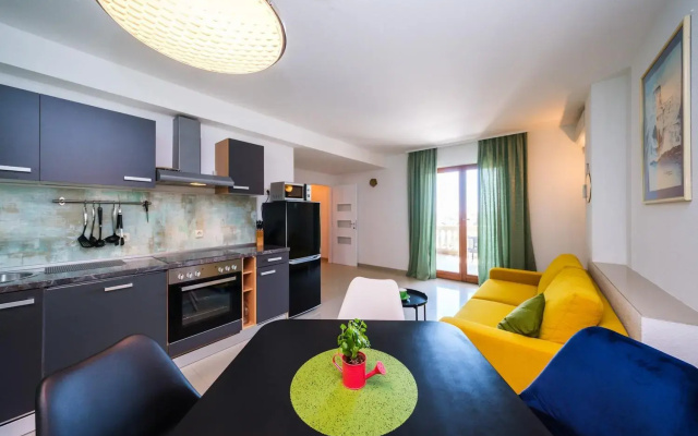 Family friendly apartments with a swimming pool Mavarstica, Ciovo - 18744