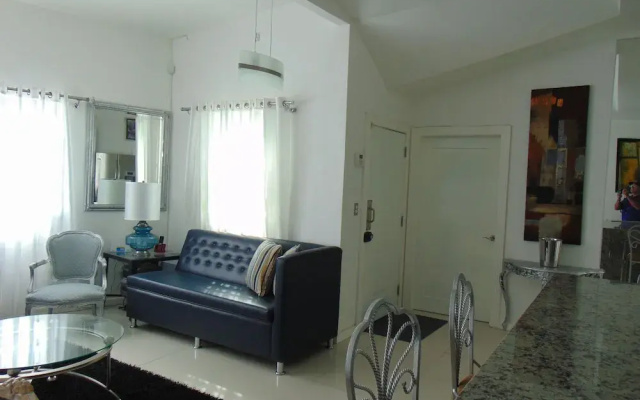 Modern Townhome Prime Location